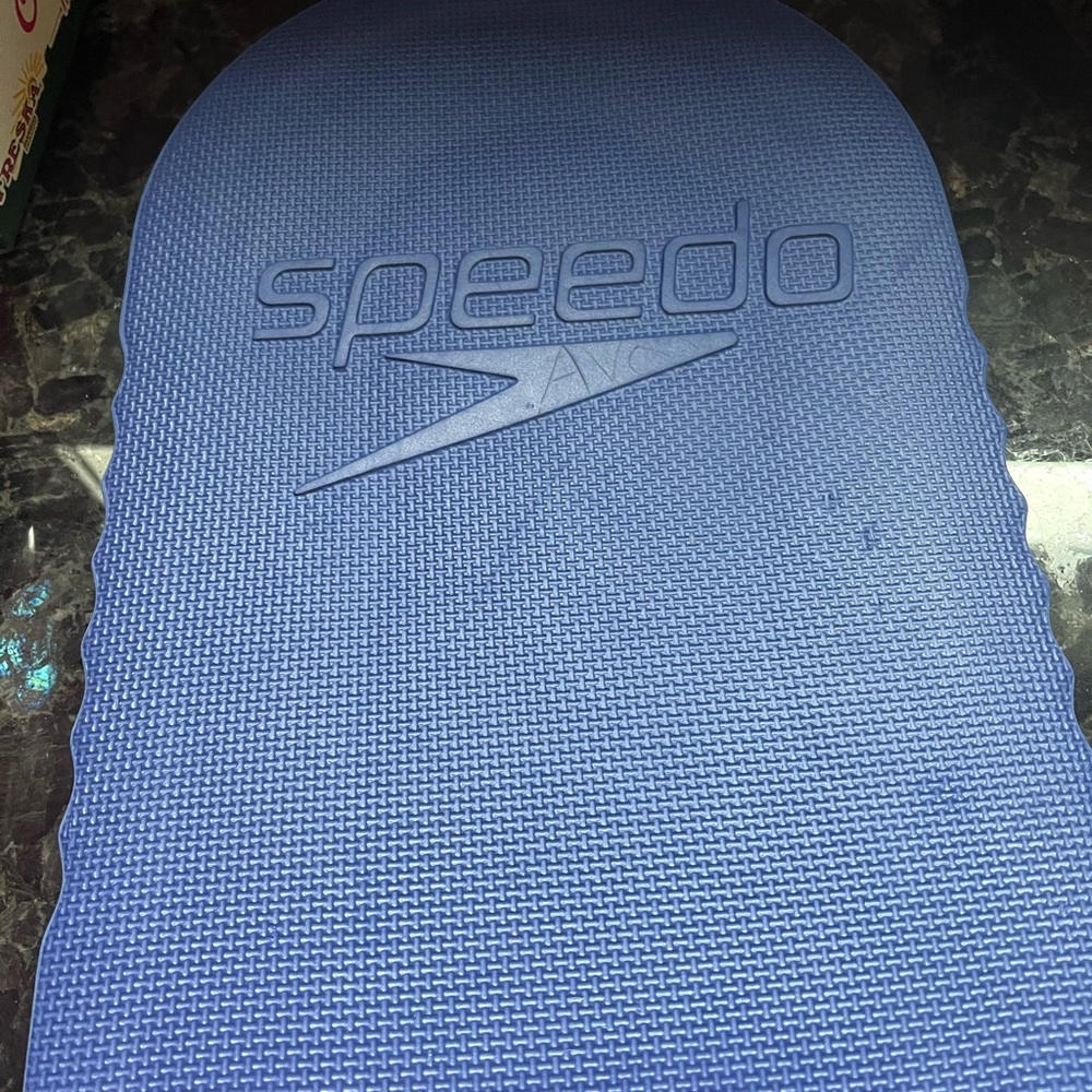 Speedo float